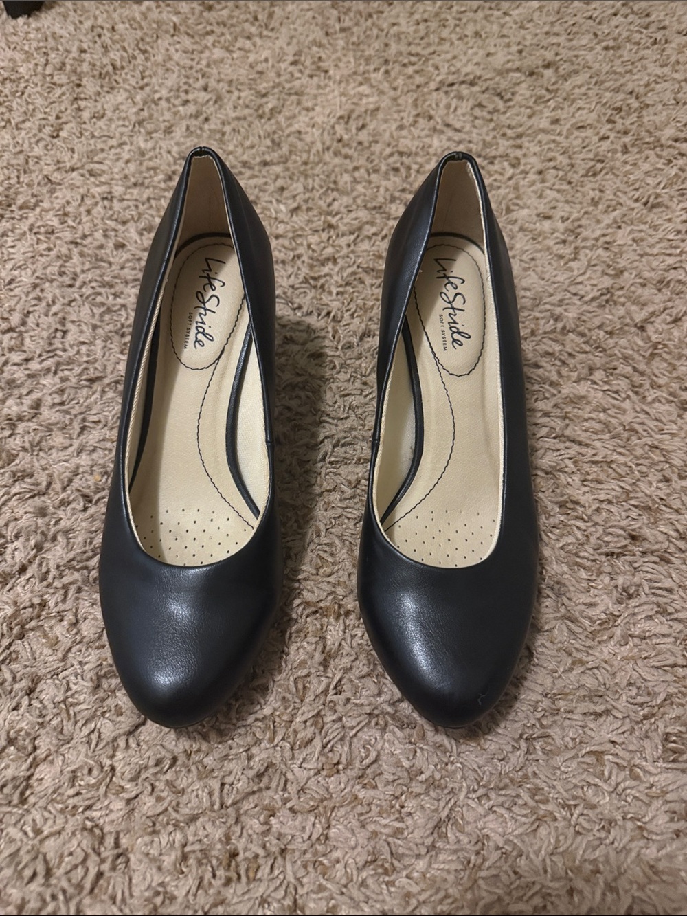 Life Stride Black Women's Classic Round-Toe Pumps